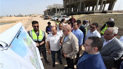 وزير الإسكان يتفقد الأعمال الجارى تنفيذها بمشروع مارينا 8 