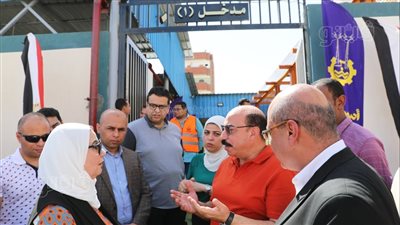 وزيرة التضامن الاجتماعي ومحافظ أسوان يتفقدان سوق الأحمدية الحضاري بمنطقة الجيش (صور)