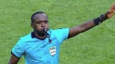 أرقام الحكم بيتر كاماكو في 10 مباريات قبل مواجهة مصر وبوركينافاسو (انفوجراف)