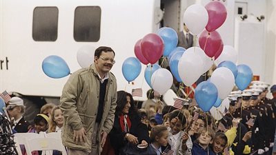 وفاة تيري أندرسون.. حكاية صحفي أمريكي قضى سنوات محتجزًا في لبنان.. واتفاق جورج بوش سر الإفراج (صور)