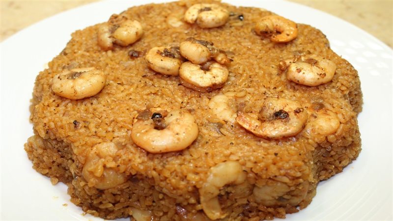 الأرز الأحمر بالجمبري،