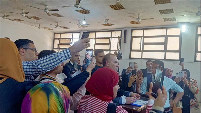 محامي المتهمة ينسحب،