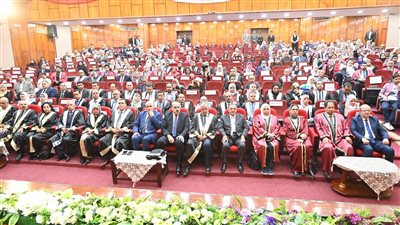 تكريم 1200 طالب وأستاذ في احتفال جامعة الفيوم بعيد العلم الـ16(صور)
