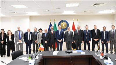 الملا يستقبل وزير الشركات الإيطالي لبحث فرص التعاون في مجالات البترول والغاز