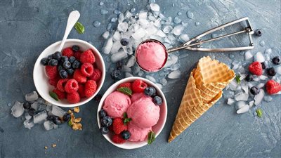 طريقة عمل الآيس كريم، في البيت وبدون ماكينة