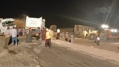 فوسفات أبوطرطور تدفع بمعدات لفتح طريق الخارجة الداخلة بعد حادث التريلات في الوادي الجديد