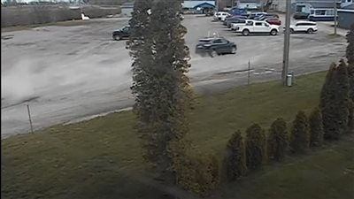 كانت مخمورة، سيدة تقتحم حفل عيد ميلاد بسيارتها وتودي بحياة طفلين (فيديو)