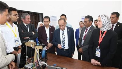 190 مشاركا بمؤتمر البحوث الطلابية الأول لكلية العلاج الطبيعي بجامعة القناة (صور)