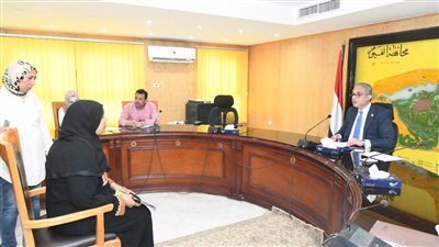 علاج على نفقة الدولة وفرص عمل في لقاء محافظ الفيوم بالمواطنين