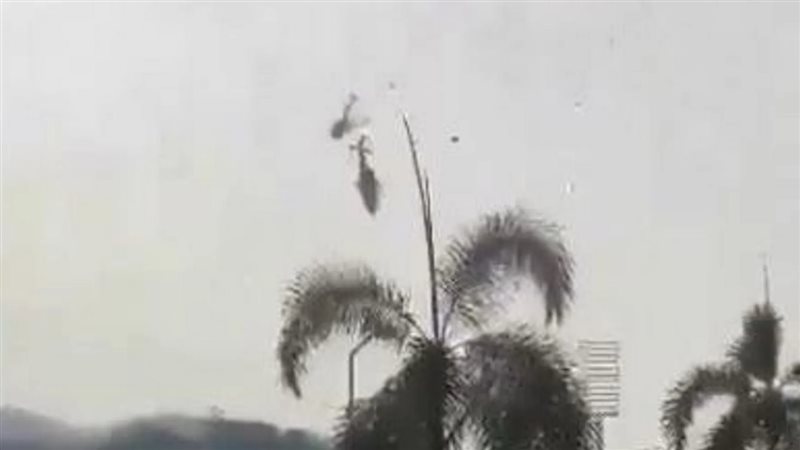 تحطم طائرتين، فيتو