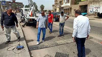 محافظ الغربية يتابع استمرار أعمال تأهيل ورصف طريق كفور بلشاي