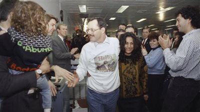 خُطف في لبنان وتفاوضت واشنطن مع طهران لتحريره.. قصة الرهينة الأمريكي صاحب أطول فترة احتجاز حتى الآن (فيديوجراف)