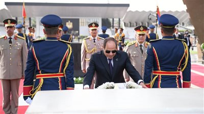  9 صور ترصد زيارة السيسي للنصب التذكارى للجندي المجهول