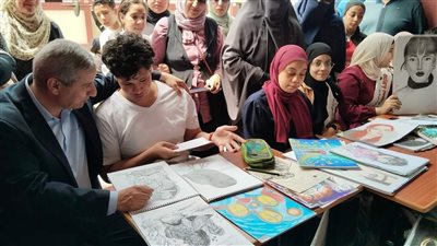 مدير تعليم دمياط يشهد ورش عمل مخرجات ونواتج الأنشطة الطلابية لمدارس إدارة السرو التعليمية