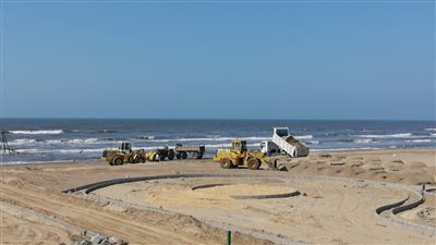 تطوير ورفع كفاءة شاطئ دمياط الجديدة لاستقبال موسم الصيف المقبل