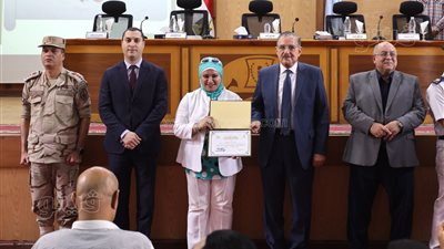 محافظ كفر الشيخ يكرم 67 متميزًا من جميع القطاعات بالمجلس التنفيذي