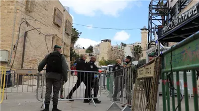 الاحتلال يمنع إقامة صلاة الجمعة بالمسجد الإبراهيمي