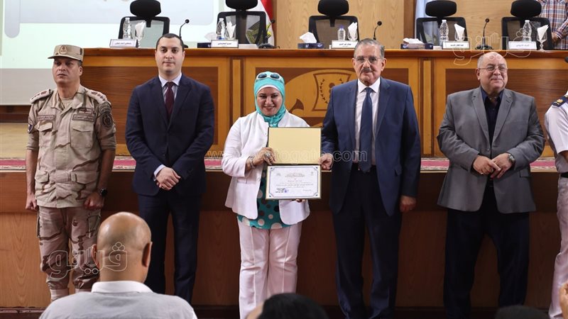 محافظ كفر الشيخ يكرم