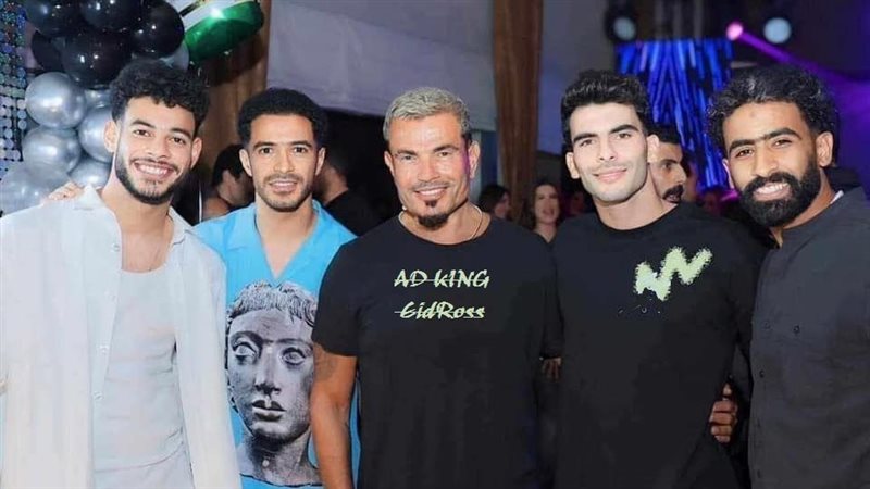 عمرو دياب مع لاعبي