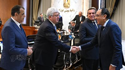 ضحك وجد، أحاديث جانبية لـ مدبولي والوزراء قبل اجتماع الحكومة الأسبوعي (صور) 