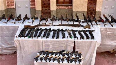 ضبط 54 سلاحا ناريا و15 قضية مخدرات في أسيوط وأسوان ودمياط