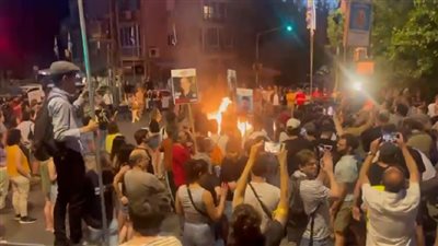 إعلام عبري: مظاهرات أمام منزل نتنياهو تطالب بإنهاء الحرب على غزة وإعادة الأسرى