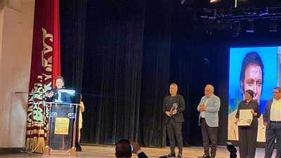 لحظة بكاء ريهام عبد الغفور أثناء حديثها عن والدها في حفل تأبينه (فيديو)