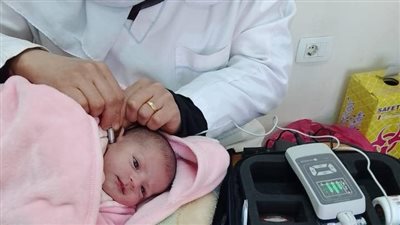 لتجنب فقدان السمع، الصحة تكشف الموعد المناسب للمسح السمعي لحديثي الولادة