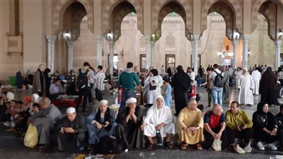 حلقات ذكر وإطعام، المئات من أتباع الطرق الصوفية يحتفلون برجبية السيد البدوي بطنطا (فيديو)