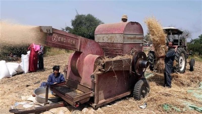ماكينة دراس القمح،