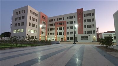 التعليم تواجه الكثافة الطلابية بمشروعات ضخمة.. تسليم 127 ألفا و450 فصلا خلال 10 سنوات.. ووضع خطة للقضاء على تعدد الفترات بالمدارس 