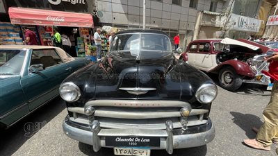 كرنفال احتفالي لأكبر تجمع للسيارات الكلاسيكية والنادرة بوسط القاهرة (فيديو وصور) 