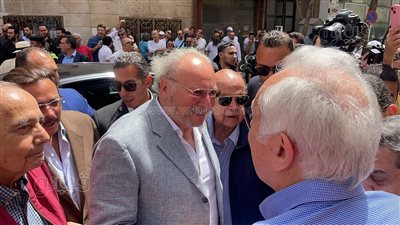 محلب وابن الملك فاروق وشخصيات عامة، أبرز المشاركين في كرنفال السيارات الكلاسيكية بوسط القاهرة