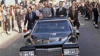 مواصفات سيارة السادات المشاركة بأكبر تجمع كرنفالي للسيارات الكلاسيك بوسط البلد (صور)