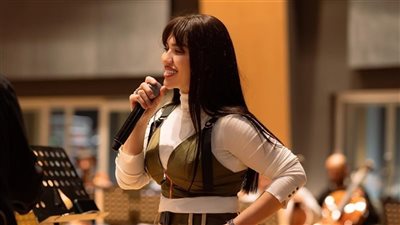 بعد تحرير محضر ضد طليقها بتهمة التعدي، من هي المطربة مي فاروق (صور)