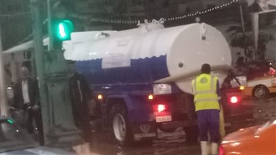 اليوم، انتشار سيارات شفط مياه الأمطار بمحاور الجيزة تحسبا لسقوط أمطار