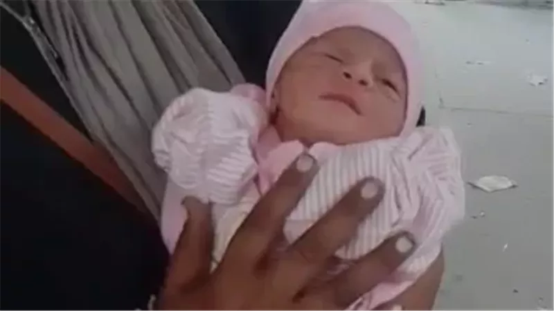  العثور على رضيعة