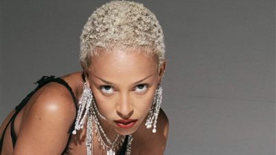  دوجا كات للآباء الذين يصطحبون أطفالهم لحفلاتها: اتركهم في المنزل