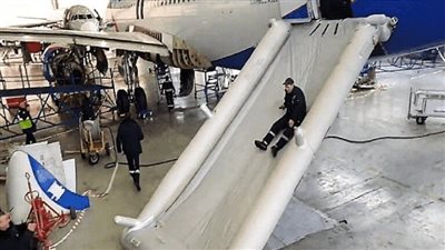 طائرة الموت، حادث غريب لطائرة بوينج أثناء تحليقها في السماء ونجاة 176 راكبا (فيديو)