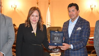 وزير الرياضة يلتقي رئيس الاتحاد الإفريقي للكرة الطائرة