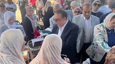 محافظ الإسكندرية يفتتح معرض الأسر المنتجة بحديقة الشلالات