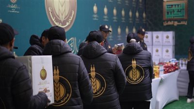 بيت الزكاة والصدقات يستقبل تبرعات أردنية بـ 12 شاحنة عملاقة (صور)