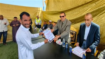 تسليم عقود 20 منزلا بدويا في قرية التلول ببئر العبد 