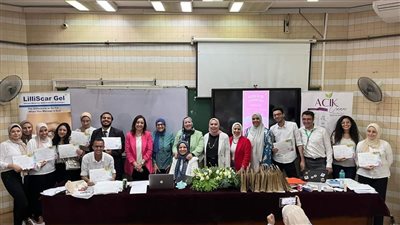 أول معرض لمستحضرات التجميل بكلية الصيدلة جامعة عين شمس 