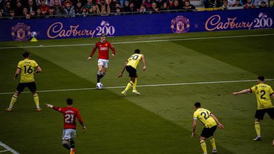 مانشستر يونايتد يتعادل مع بيرنلي 1-1 في الدوري الإنجليزي 