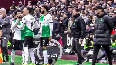 ماذا قالت الصحف الإنجليزية على مشادة محمد صلاح وكلوب؟