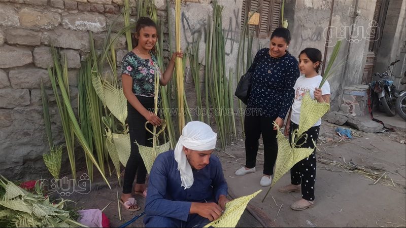  إنتشار باعة السعف