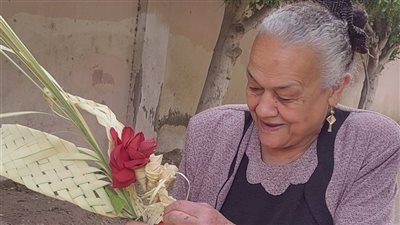 التاج والصليب والوردة للحبيب، إقبال أقباط أسيوط على الكنائس للاحتفال بأحد السعف (فيديو وصور) 