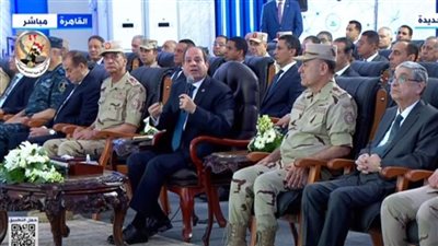 السيسي للمصريين: بتدخلوا أولادكم آداب وتجارة وحقوق، طب هيطلعوا يشتغلوا ايه؟ 