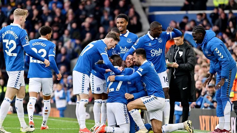 أيفرتون، فيتو 